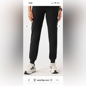 Black fig zomora scrub bottoms. Size large